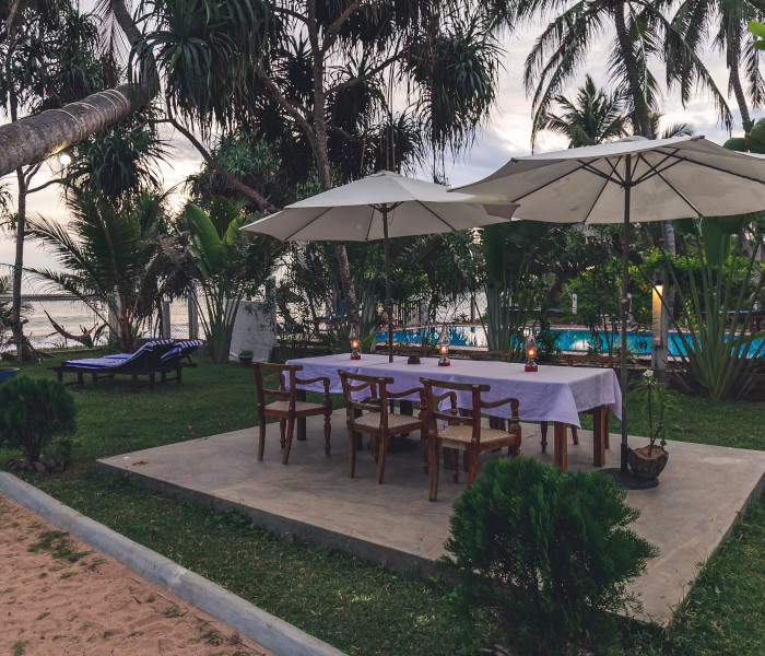dinning area with lamps in the garden